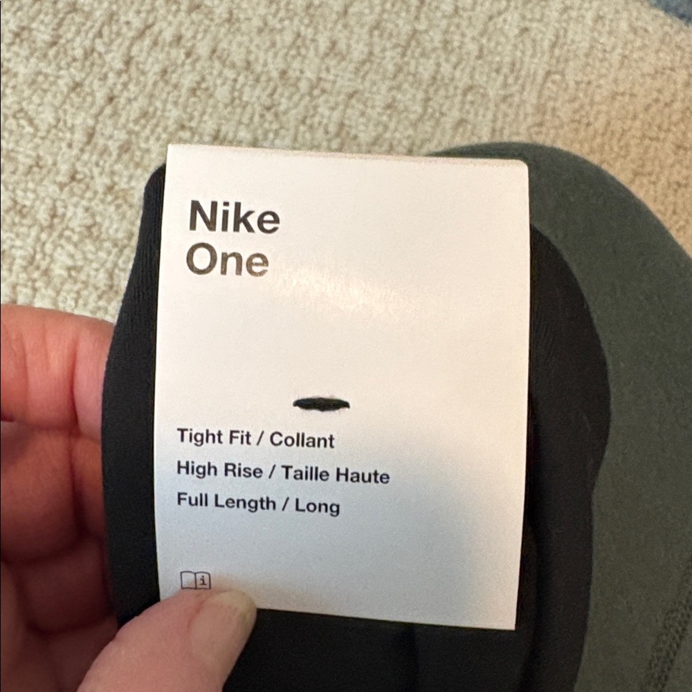 NWT Nike One Full Length Leggings- Size Small - Picture 4 of 8